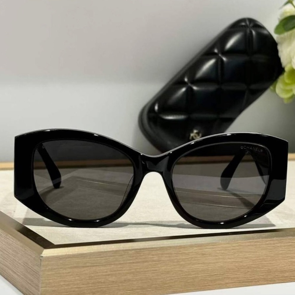 Preloved CHANEL Black Sunglasses - Picture 4 of 8